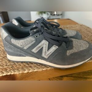 New Balance women’s sneakerss gray with shiny silver details size 9